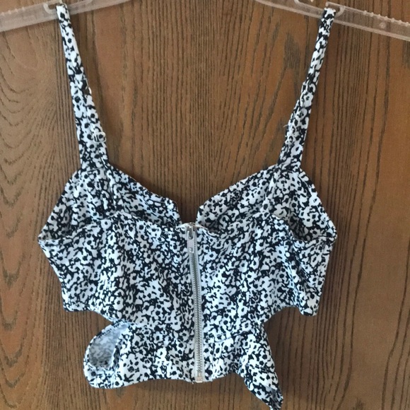 black & white spaghetti strap crop top with slits - Picture 2 of 2